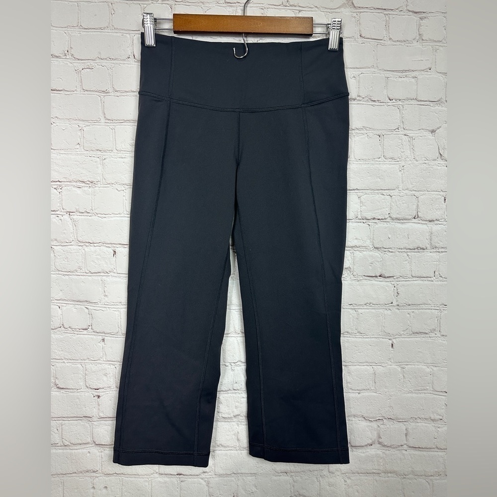 Lululemon black cropped leggings with ruched open‎ back legs, sz 6, GUC